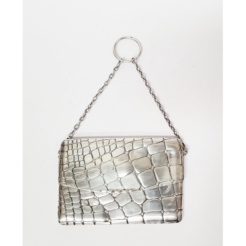 12 - AN EARLY 20TH CENTURY EDWARDIAN SILVER EVENING ‘DANCE CARD’ PURSE of rectangular envelope form with ... 