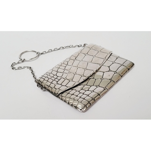 12 - AN EARLY 20TH CENTURY EDWARDIAN SILVER EVENING ‘DANCE CARD’ PURSE of rectangular envelope form with ... 