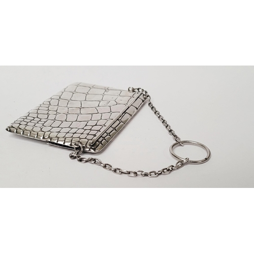 12 - AN EARLY 20TH CENTURY EDWARDIAN SILVER EVENING ‘DANCE CARD’ PURSE of rectangular envelope form with ... 