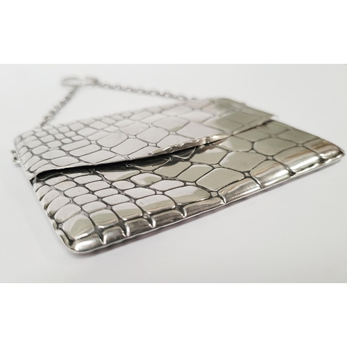 12 - AN EARLY 20TH CENTURY EDWARDIAN SILVER EVENING ‘DANCE CARD’ PURSE of rectangular envelope form with ... 