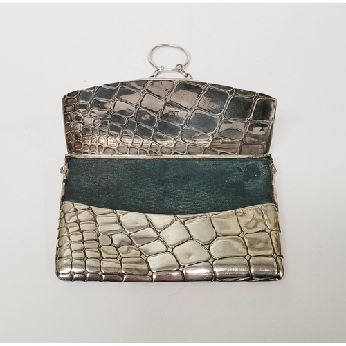 12 - AN EARLY 20TH CENTURY EDWARDIAN SILVER EVENING ‘DANCE CARD’ PURSE of rectangular envelope form with ... 