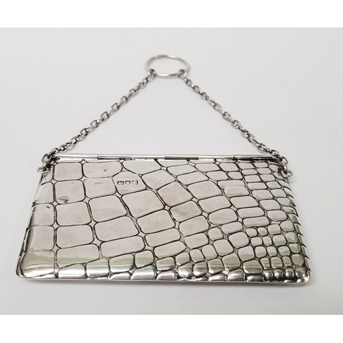 12 - AN EARLY 20TH CENTURY EDWARDIAN SILVER EVENING ‘DANCE CARD’ PURSE of rectangular envelope form with ... 