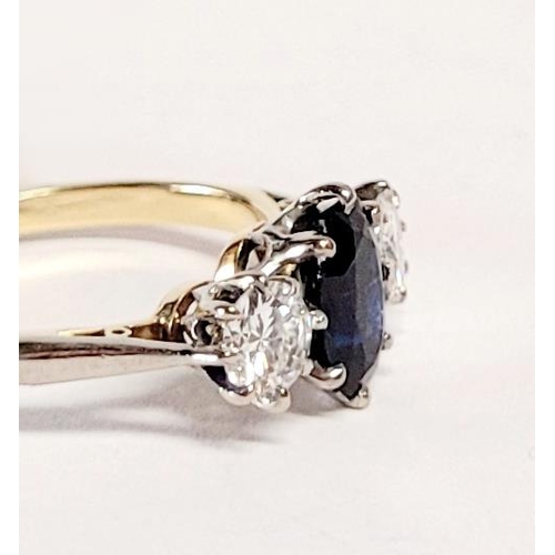 122 - A VINTAGE YELLOW & WHITE GOLD THREE STONE SAPPHIRE & DIAMOND RING, a beautiful ring with a central s... 