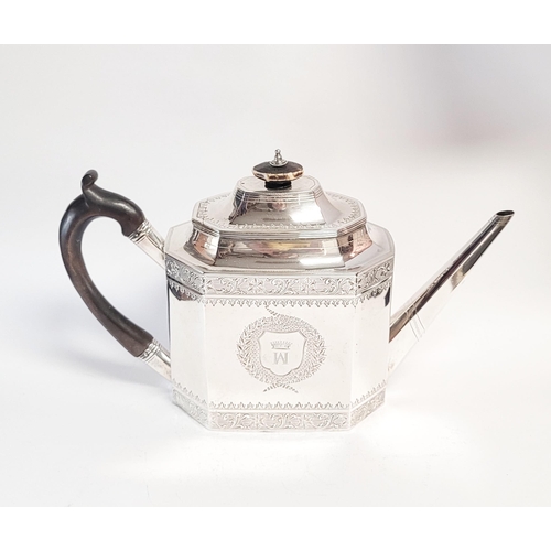 123 - AN EXQUISITE LATE 18TH CENTURY GEORGE III SILVER TEA POT BY ROBERT HENNELL I, the octagonal shaped p... 