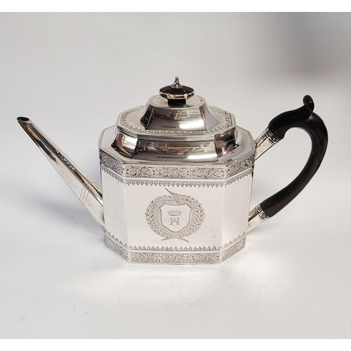 123 - AN EXQUISITE LATE 18TH CENTURY GEORGE III SILVER TEA POT BY ROBERT HENNELL I, the octagonal shaped p... 