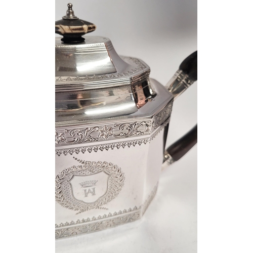 123 - AN EXQUISITE LATE 18TH CENTURY GEORGE III SILVER TEA POT BY ROBERT HENNELL I, the octagonal shaped p... 