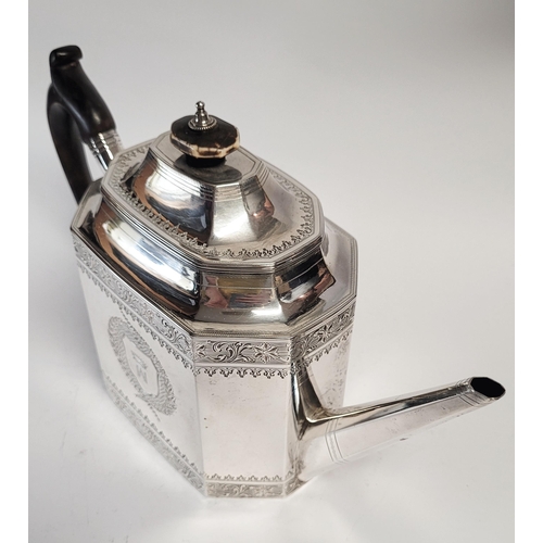 123 - AN EXQUISITE LATE 18TH CENTURY GEORGE III SILVER TEA POT BY ROBERT HENNELL I, the octagonal shaped p... 