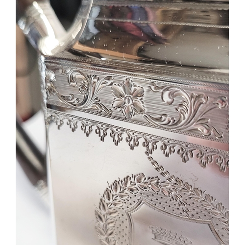 123 - AN EXQUISITE LATE 18TH CENTURY GEORGE III SILVER TEA POT BY ROBERT HENNELL I, the octagonal shaped p... 