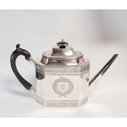 123 - AN EXQUISITE LATE 18TH CENTURY GEORGE III SILVER TEA POT BY ROBERT HENNELL I, the octagonal shaped p... 