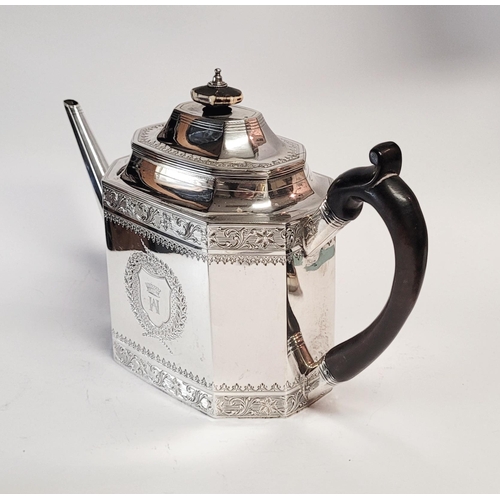 123 - AN EXQUISITE LATE 18TH CENTURY GEORGE III SILVER TEA POT BY ROBERT HENNELL I, the octagonal shaped p... 