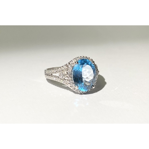 13 - AN EXQUISITE 18CT WHITE GOLD BLUE TOPAZ AND DIAMOND CLUSTER RING, with central large sparkling oval ... 