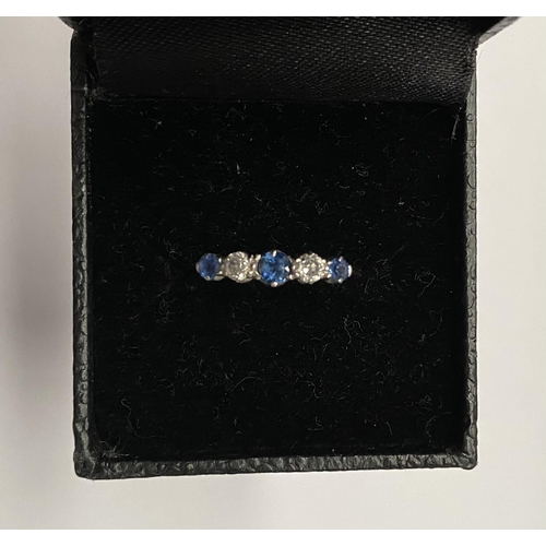 140 - A DAINTY 18CT WHITE GOLD FIVE STONE SAPPHIRE AND DIAMOND RING, with three vibrant round cut sapphire... 