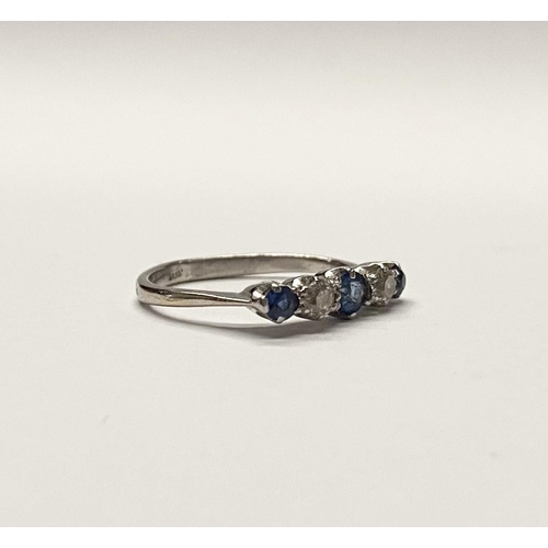 140 - A DAINTY 18CT WHITE GOLD FIVE STONE SAPPHIRE AND DIAMOND RING, with three vibrant round cut sapphire... 