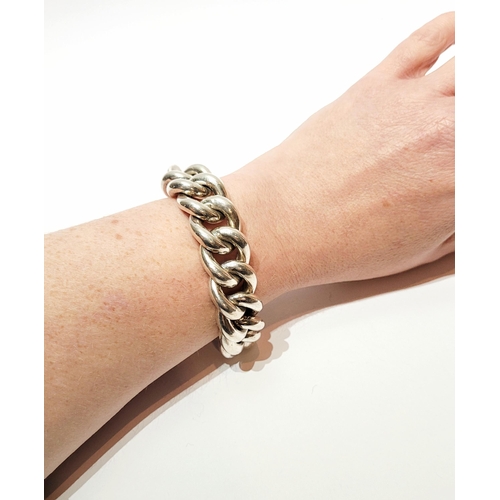 163 - A VERY GOOD QUALITY STERLING SILVER LINK BRACELET, opens to 20.5cm, weight: 2ozt. Marked 925.