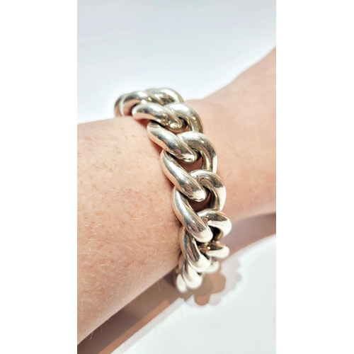 163 - A VERY GOOD QUALITY STERLING SILVER LINK BRACELET, opens to 20.5cm, weight: 2ozt. Marked 925.