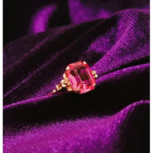 17 - A 10CT YELLOW GOLD BRIGHT PINK TOPAZ RING. The stone is very pretty – with a lovely shade of pink, t... 