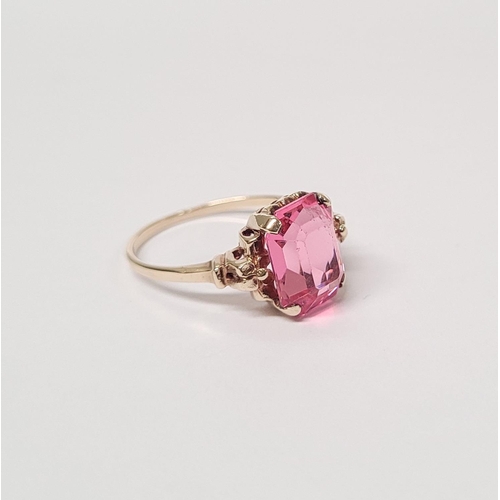 17 - A 10CT YELLOW GOLD BRIGHT PINK TOPAZ RING. The stone is very pretty – with a lovely shade of pink, t... 