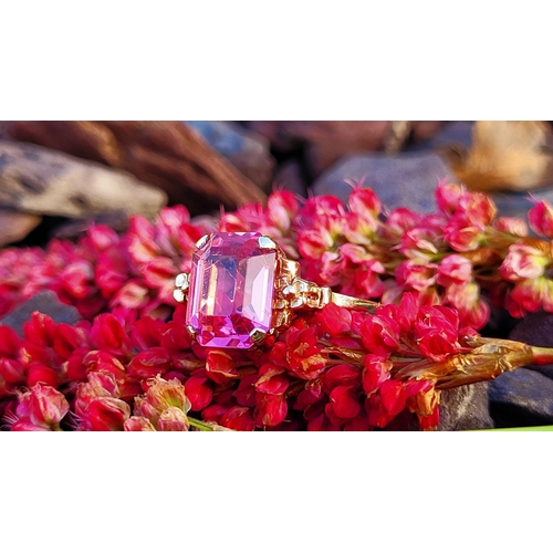 17 - A 10CT YELLOW GOLD BRIGHT PINK TOPAZ RING. The stone is very pretty – with a lovely shade of pink, t... 