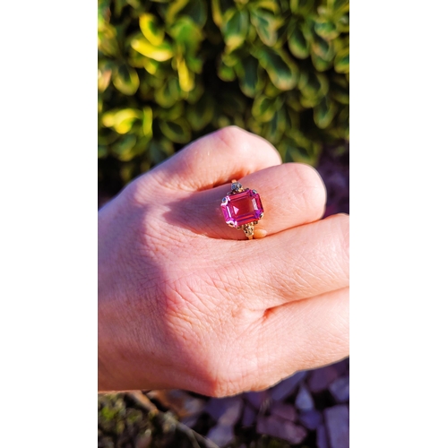 17 - A 10CT YELLOW GOLD BRIGHT PINK TOPAZ RING. The stone is very pretty – with a lovely shade of pink, t... 