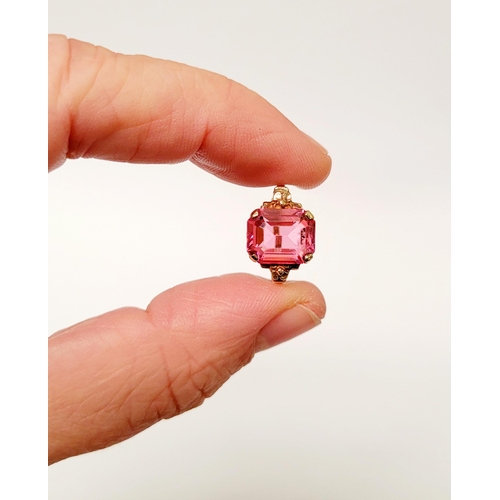 17 - A 10CT YELLOW GOLD BRIGHT PINK TOPAZ RING. The stone is very pretty – with a lovely shade of pink, t... 