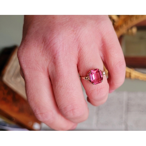 17 - A 10CT YELLOW GOLD BRIGHT PINK TOPAZ RING. The stone is very pretty – with a lovely shade of pink, t... 