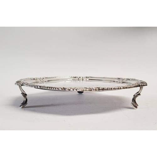 170 - AN 18TH CENTURY IRISH SOLID SILVER GEORGE III SALVER DISH. The circular dish with scrolling foliage ... 