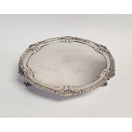 170 - AN 18TH CENTURY IRISH SOLID SILVER GEORGE III SALVER DISH. The circular dish with scrolling foliage ... 