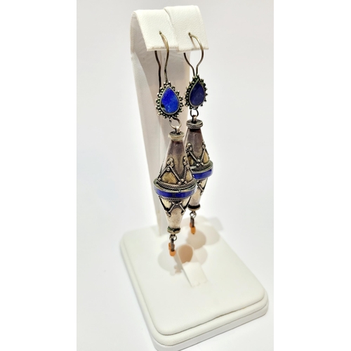 180 - A BEAUTIFUL LAPIS JEWELLERY SET; including a pair of pendant earrings & necklace. Unique design, nic... 