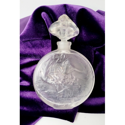 215 - A MID-CENTURY FROSTED PERFUME BOTTLE WITH RAISED RELIEF DESIGN SHOWING INTERTWINED FIGURES, with sto... 