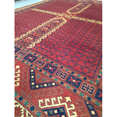 219 - AN EXCELLENT AFGHAN KHARGHAR RUG, hand-woven in the traditional pattern in vibrant red and navy. Dim... 