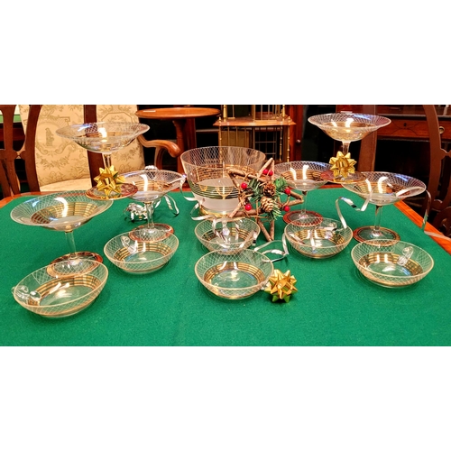 22 - A WONDERFUL SET OF VINTAGE COCKTAIL/CHAMPAGNE & PUNCH GLASSWARE; INCLUDES; 6 x cocktail/champagne co... 