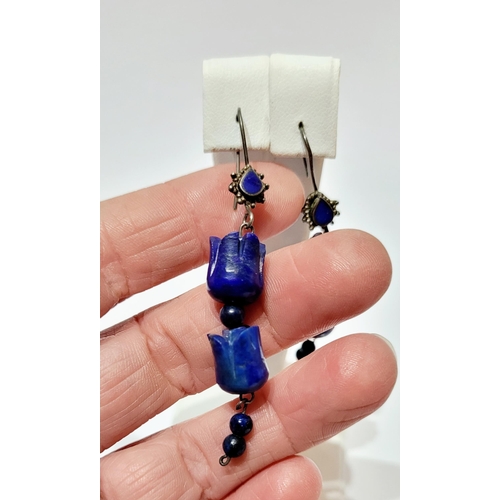 221 - A UNIQUE & BEAUTIFUL HAND CARVED LAPIS NECKLACE & EARRING SET, necklace comprising of individual car... 