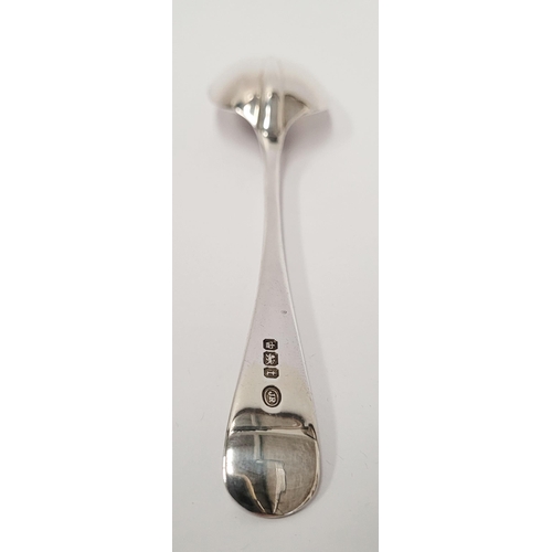 229 - AN EARLY 20TH CENTURY CASED CENTURY SILVER RAT’S TAIL SPOON, Sheffield hallmark, with a date letter ... 