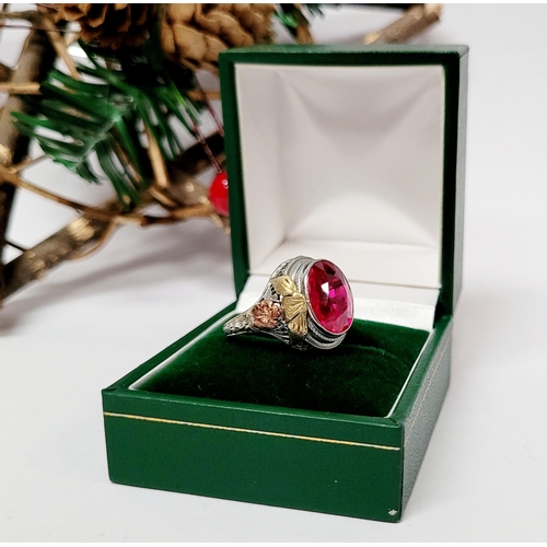 23 - A STUNNING 14CT WHITE GOLD PINK RUBY / TOURMALINE COCKTAIL RING, with yellow & rose gold accents to ... 