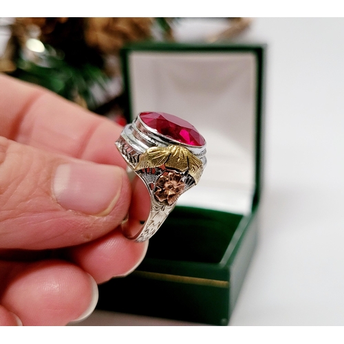 23 - A STUNNING 14CT WHITE GOLD PINK RUBY / TOURMALINE COCKTAIL RING, with yellow & rose gold accents to ... 