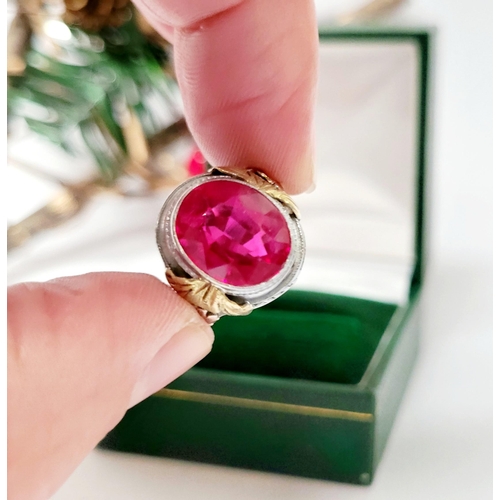 23 - A STUNNING 14CT WHITE GOLD PINK RUBY / TOURMALINE COCKTAIL RING, with yellow & rose gold accents to ... 