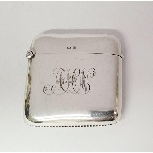 24 - AN EARLY 20TH CENTURY SILVER VESTA CASE WITH GILT INTERIOR, maker’s mark of S&B M for Smith & Bartla... 