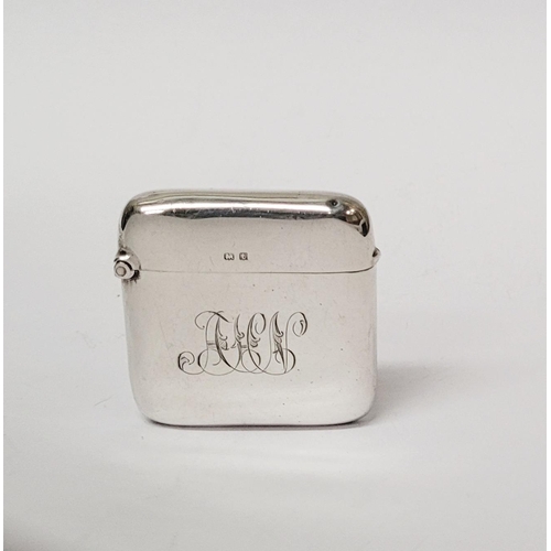 24 - AN EARLY 20TH CENTURY SILVER VESTA CASE WITH GILT INTERIOR, maker’s mark of S&B M for Smith & Bartla... 