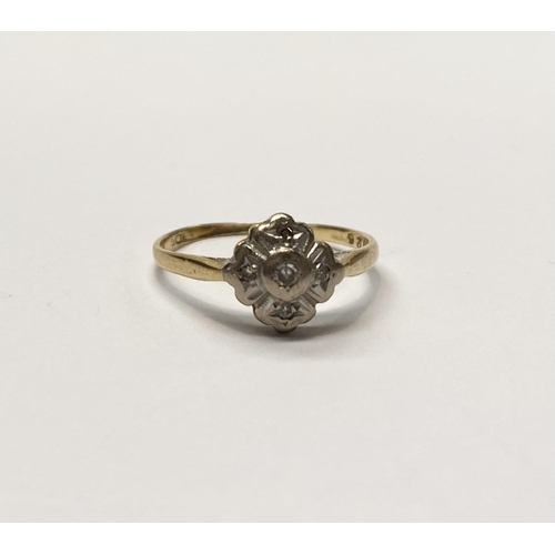 240 - AN ELEGANT 9CT YELLOW GOLD DIAMOND CLUSTER RING, with central round cut diamond surrounded by four r... 