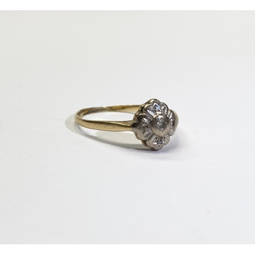 240 - AN ELEGANT 9CT YELLOW GOLD DIAMOND CLUSTER RING, with central round cut diamond surrounded by four r... 