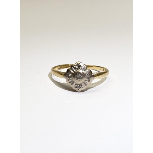 240 - AN ELEGANT 9CT YELLOW GOLD DIAMOND CLUSTER RING, with central round cut diamond surrounded by four r... 