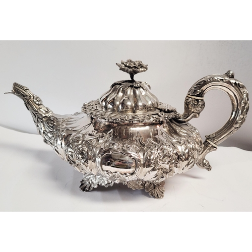 28 - A VERY FINE MID 19TH CENTURY IRISH SILVER TEA SET BY FREDERICK MANN & SON, the body of each piece ex... 