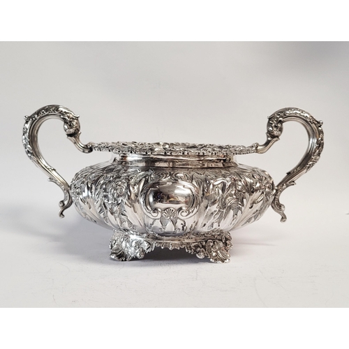 28 - A VERY FINE MID 19TH CENTURY IRISH SILVER TEA SET BY FREDERICK MANN & SON, the body of each piece ex... 