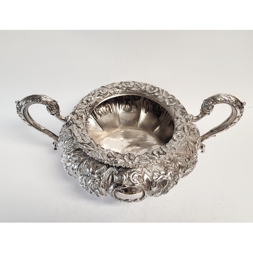 28 - A VERY FINE MID 19TH CENTURY IRISH SILVER TEA SET BY FREDERICK MANN & SON, the body of each piece ex... 