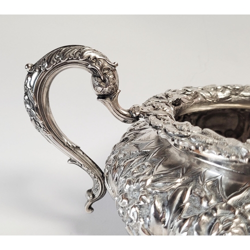 28 - A VERY FINE MID 19TH CENTURY IRISH SILVER TEA SET BY FREDERICK MANN & SON, the body of each piece ex... 