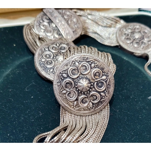 31 - A FINE SILVER AFGHAN SILVER MESH & ROUNDEL NECKLACE, the beautifully crafted piece of silver jewelle... 