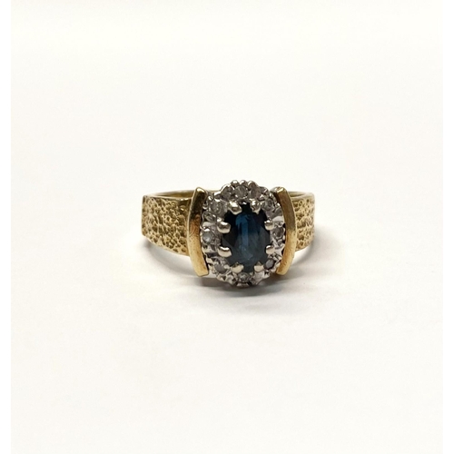 44 - AN EXCELLENT 18CT YELLOW GOLD SAPPHIRE AND DIAMOND CLUSTER RING, with central oval cut sapphire in e... 