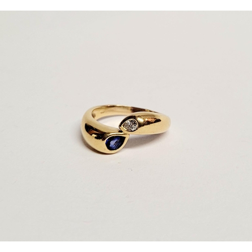 49 - AN 18CT YELLOW GOLD SAPPHIRE & DIAMOND CROSSOVER RING, a beautiful dynamic piece of contemporary jew... 