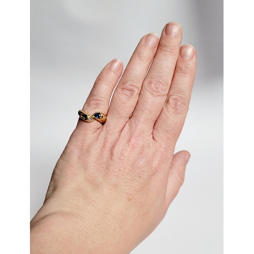 49 - AN 18CT YELLOW GOLD SAPPHIRE & DIAMOND CROSSOVER RING, a beautiful dynamic piece of contemporary jew... 