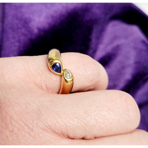 49 - AN 18CT YELLOW GOLD SAPPHIRE & DIAMOND CROSSOVER RING, a beautiful dynamic piece of contemporary jew... 